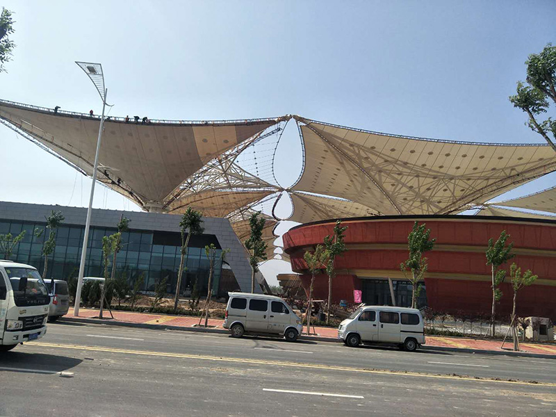 PTFE膜結(jié)構(gòu)屋面有哪些特點？為什么PTFE膜結(jié)構(gòu)屋面如此受歡迎？