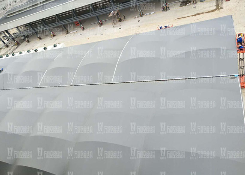 膜結(jié)構(gòu)雨棚有哪些性能特點？膜結(jié)構(gòu)雨棚如何起到保護的作用？