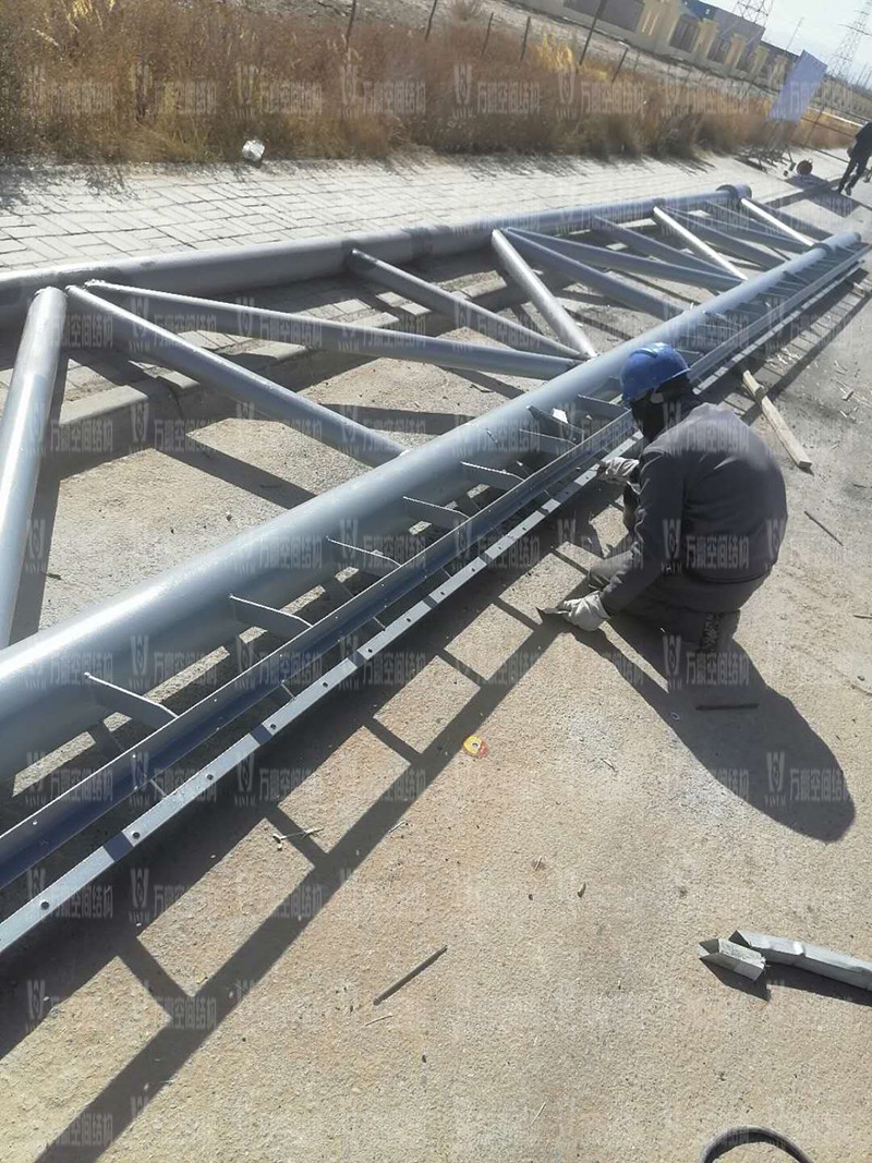 格爾木工業(yè)園污水池異型鋼結(jié)構(gòu)項目