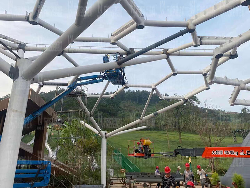 樂清鐵定溜溜樂園商業(yè)街蜂窩狀ETFE膜結構工程鋼結構已全部完成