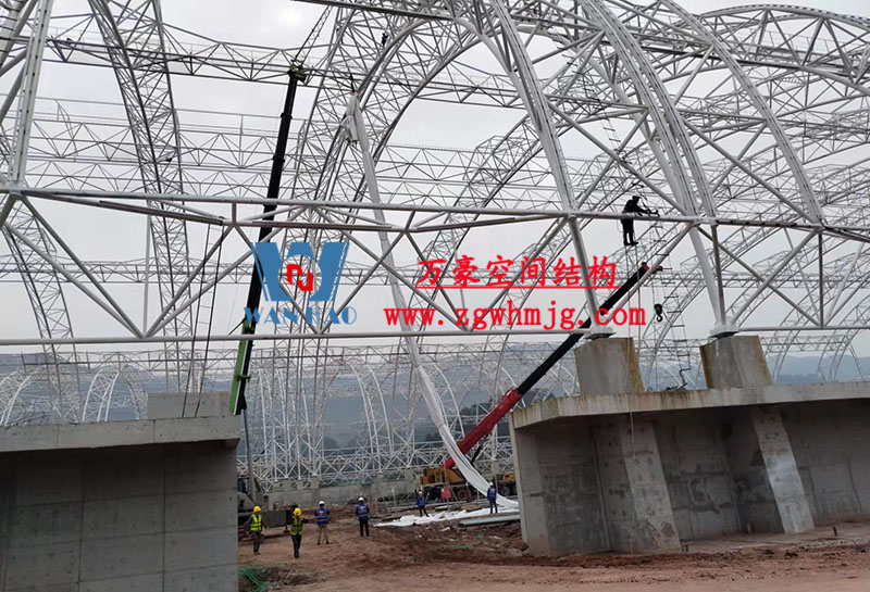 四川高興煤炭儲(chǔ)備基地建設(shè)項(xiàng)目鋼結(jié)構(gòu)接近尾聲，膜結(jié)構(gòu)開始安裝