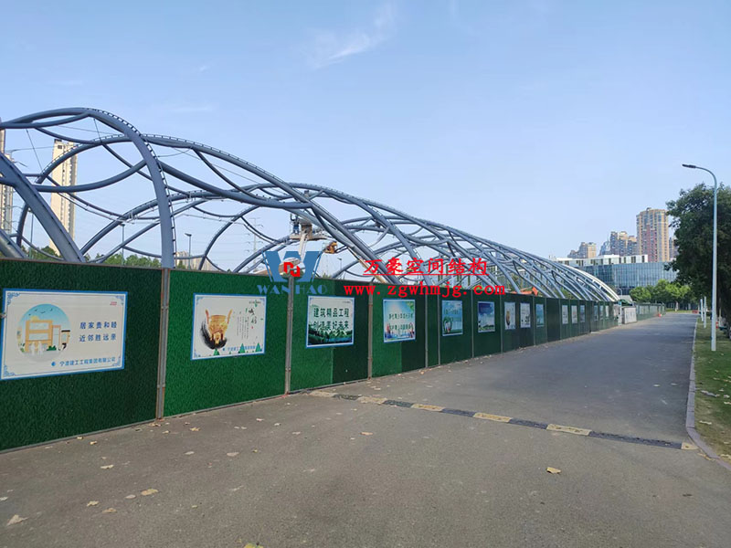 寧波諾丁漢大學(xué)室外運(yùn)動場地改擴(kuò)建項(xiàng)目膜結(jié)構(gòu)工程鋼結(jié)構(gòu)已完成