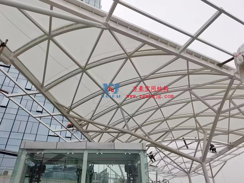 明宇廣場6號地塊商業(yè)（萬達(dá)廣場）改造項目鋼膜結(jié)構(gòu)ETFE蓋頂天幕工程