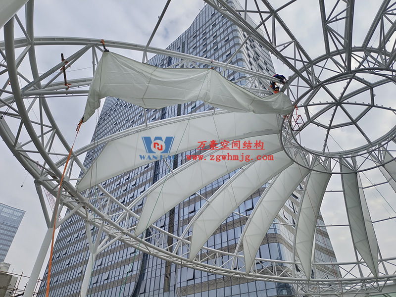 明宇廣場6號地塊商業(yè)（萬達(dá)廣場）改造項目鋼膜結(jié)構(gòu)ETFE蓋頂天幕工程