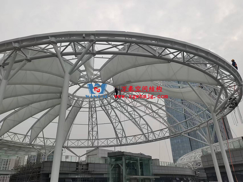明宇廣場6號地塊商業(yè)（萬達(dá)廣場）改造項目鋼膜結(jié)構(gòu)ETFE蓋頂天幕工程