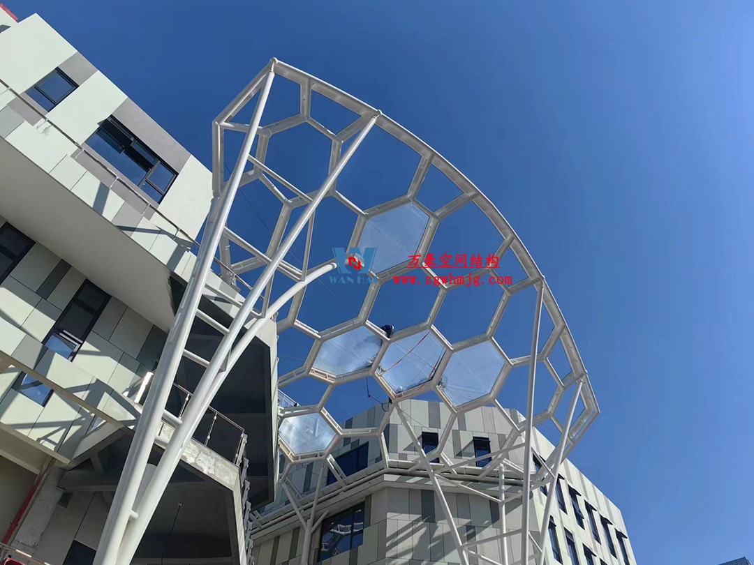 賦含夢幻色彩的商業(yè)街膜結(jié)構(gòu)天幕，即將閃亮登場！