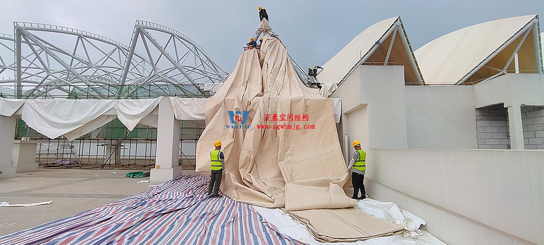 施工加速，這個(gè)PTFE膜結(jié)構(gòu)天幕即將完工！