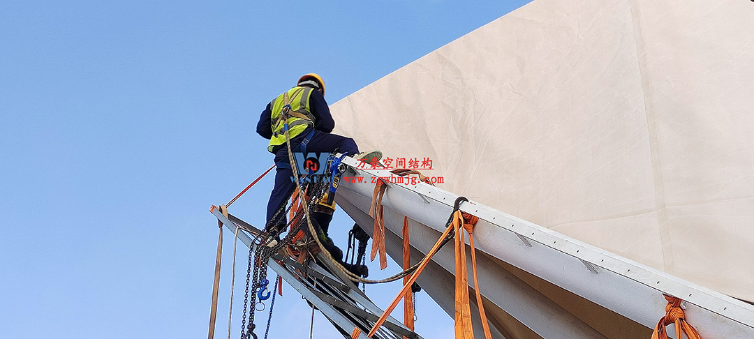 施工加速，這個(gè)PTFE膜結(jié)構(gòu)天幕即將完工！