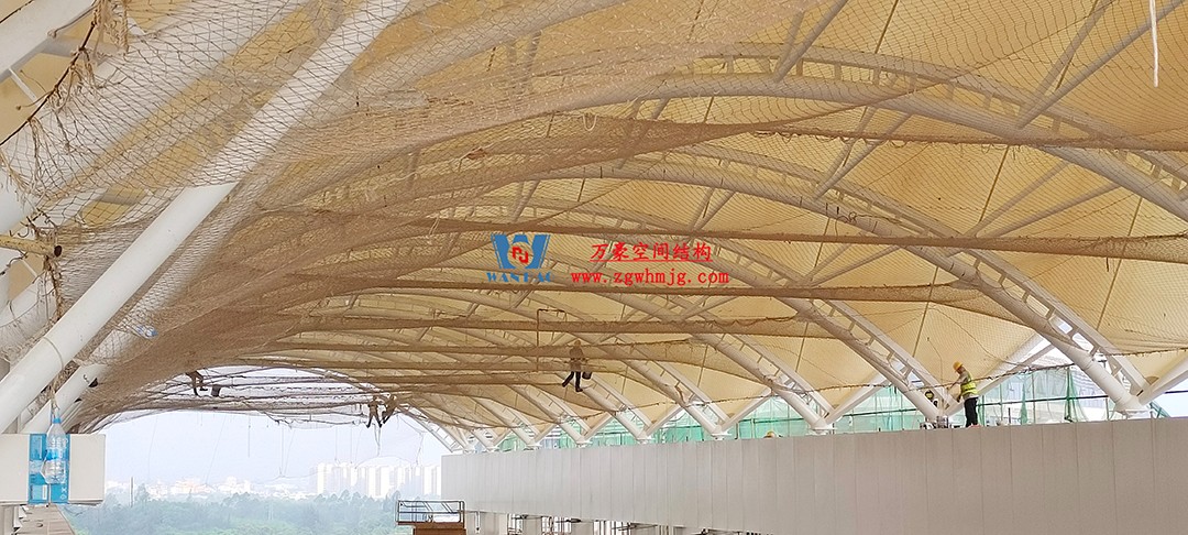 施工加速，這個(gè)PTFE膜結(jié)構(gòu)天幕即將完工！