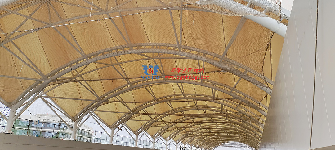 施工加速，這個(gè)PTFE膜結(jié)構(gòu)天幕即將完工！
