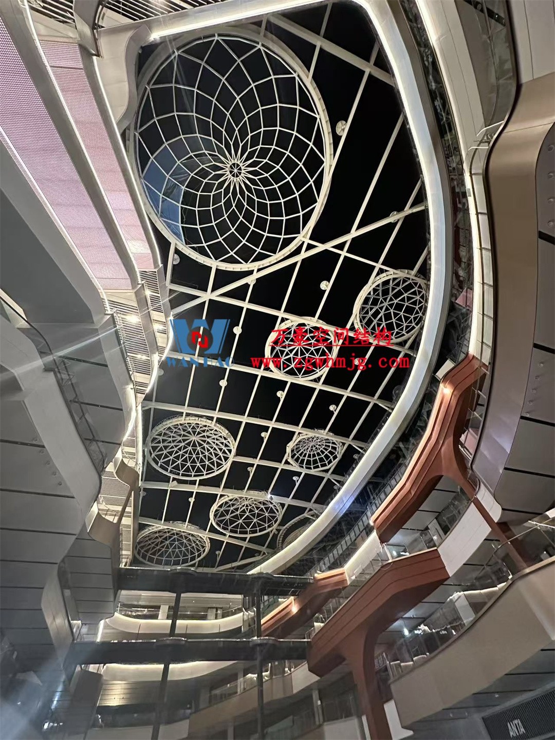 廣州從化鳳凰新天地商業(yè)街天幕項(xiàng)目：ETFE PTFE膜結(jié)構(gòu)打造城市靈動(dòng)