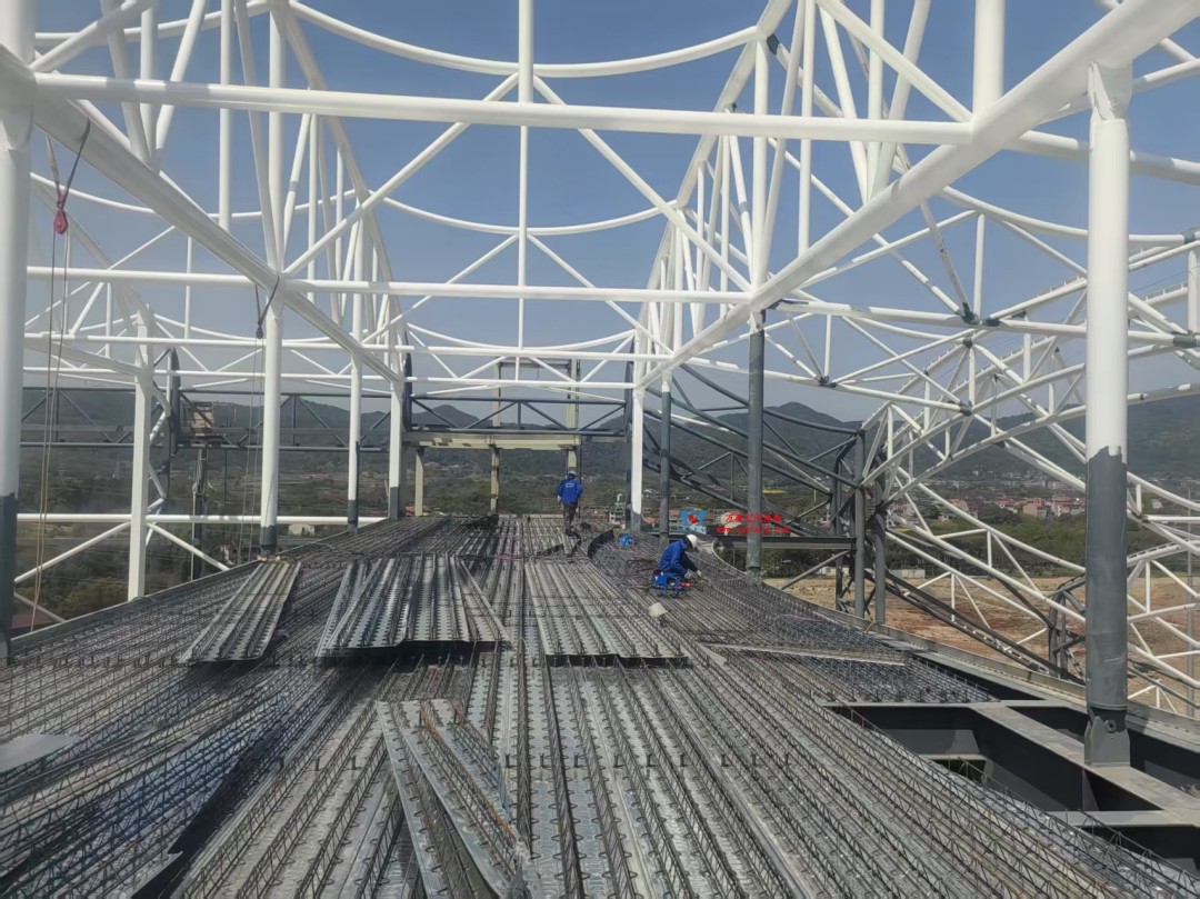 比亞迪紹興嵊州賽車場干拔沙坡觀景平臺(tái)鋼結(jié)構(gòu)項(xiàng)目