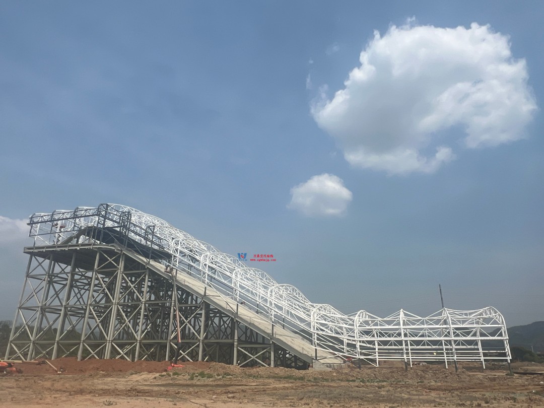 比亞迪紹興嵊州賽車場干拔沙坡觀景平臺(tái)鋼結(jié)構(gòu)項(xiàng)目