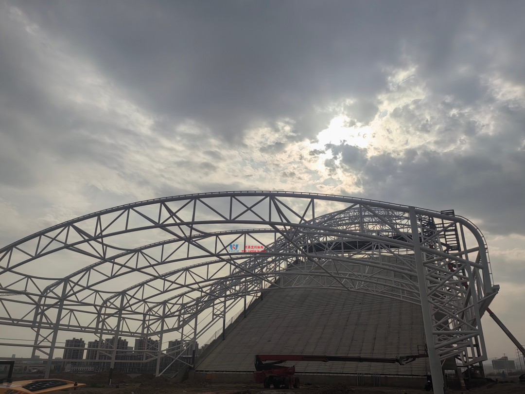 比亞迪紹興嵊州賽車場干拔沙坡觀景平臺(tái)鋼結(jié)構(gòu)項(xiàng)目