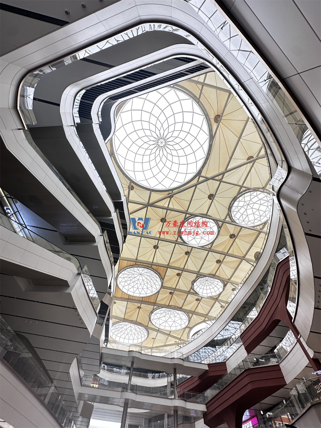 探索膜結(jié)構(gòu)在商業(yè)街區(qū)穹頂?shù)纳衿鎽?yīng)用