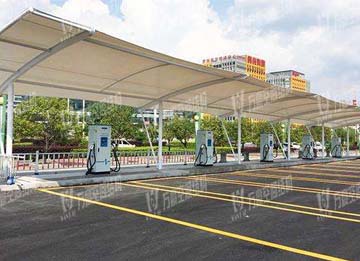 充電樁膜結(jié)構(gòu)車棚有什么特點(diǎn)？為何如此受歡迎？