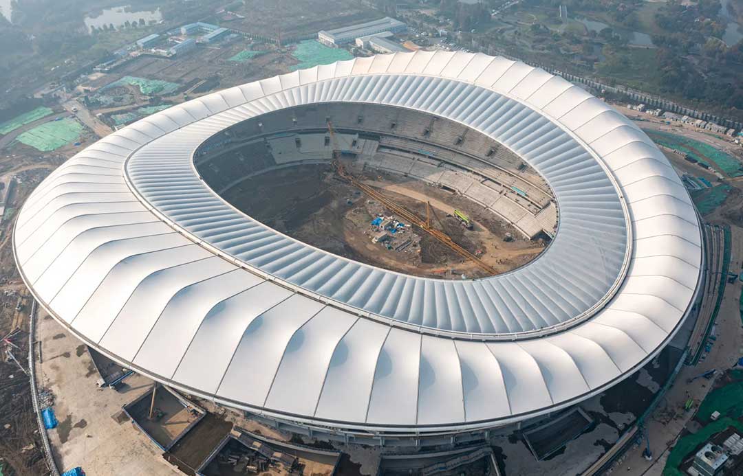 【無(wú)錫奧體中心】“羽翼”全舒展，水色天光下的白鷺“振翅高飛”