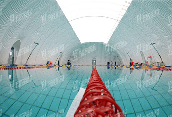 充氣膜游泳館好用嗎？充氣膜結(jié)構(gòu)游泳館有哪些優(yōu)點(diǎn)特點(diǎn)？